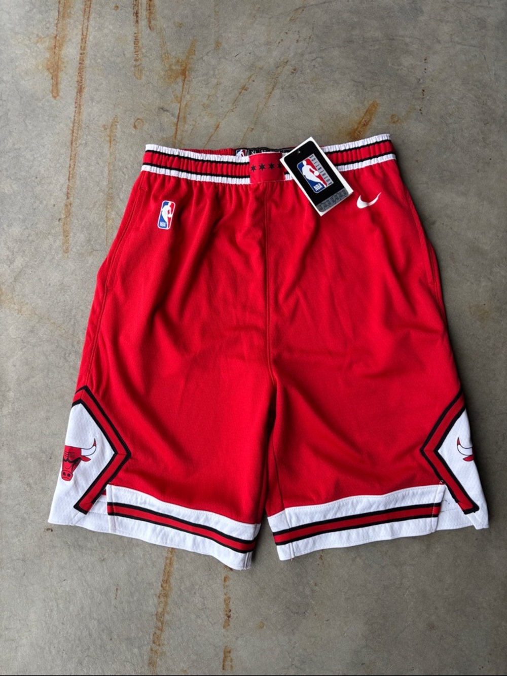 Nike NBA Chicago Bulls Swingman Dri-fit Basketball Shorts Youth size XL